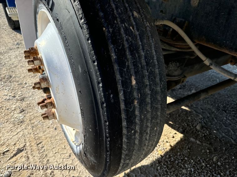 image for item LG9002 1998 Ford LTA9000 ready mix truck