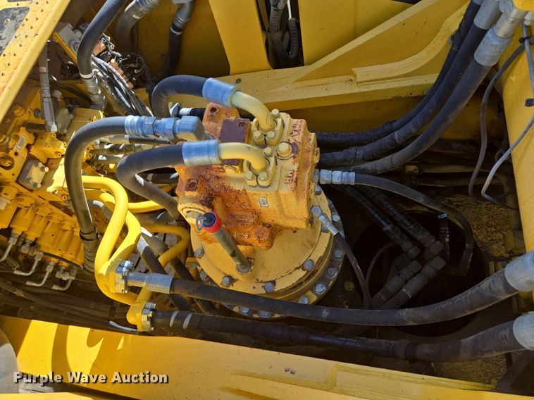 image for item LG9007 2011 Komatsu PC450LC-8 excavator