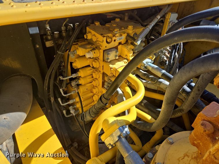 image for item LG9007 2011 Komatsu PC450LC-8 excavator