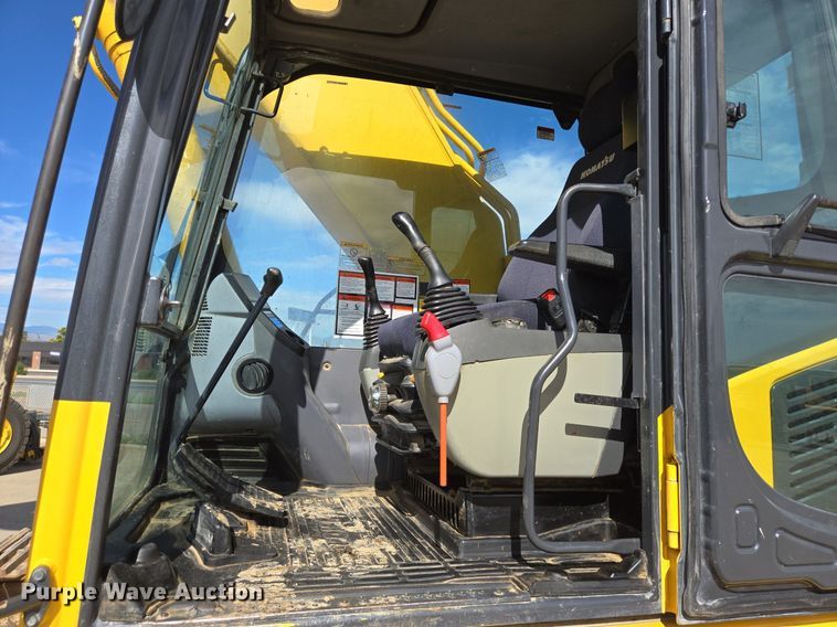 image for item LG9007 2011 Komatsu PC450LC-8 excavator