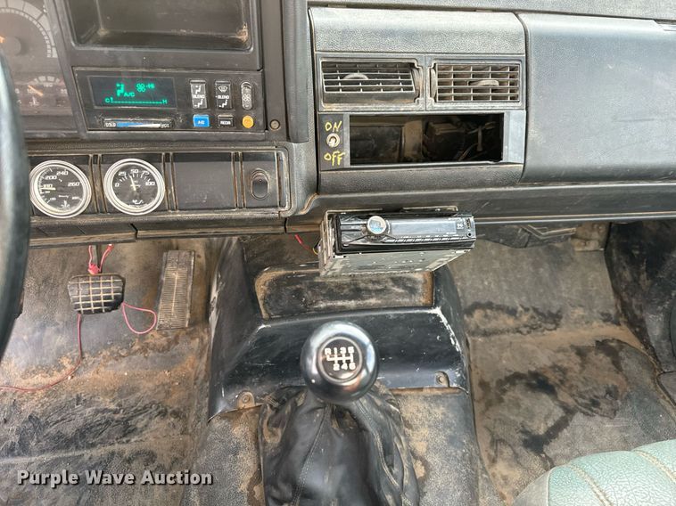 image for item LG9013 1991 GMC TopKick C6500 crane truck