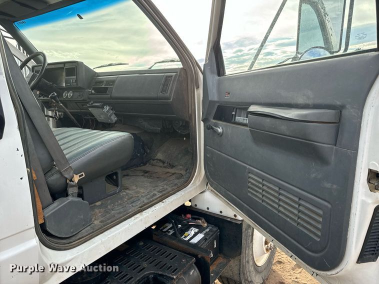 image for item LG9013 1991 GMC TopKick C6500 crane truck