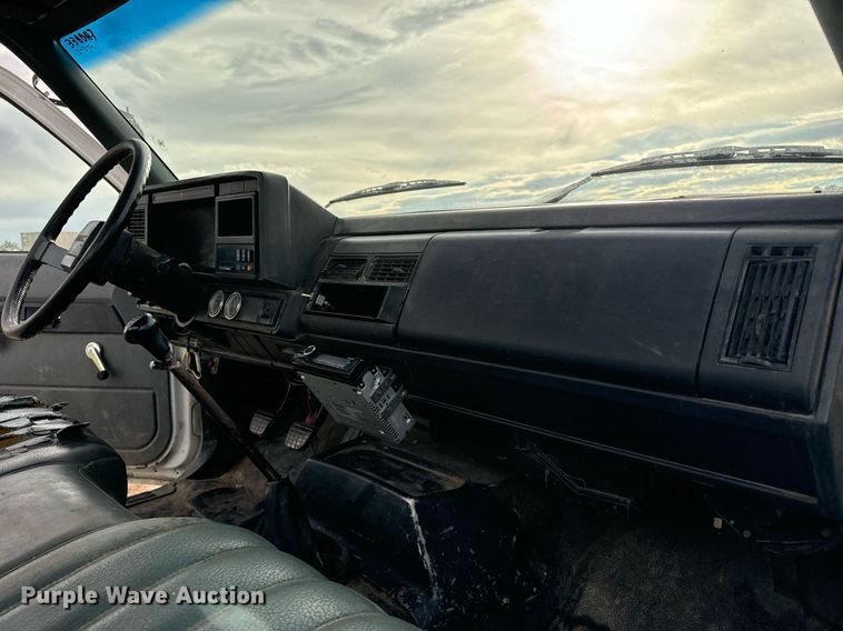 image for item LG9013 1991 GMC TopKick C6500 crane truck