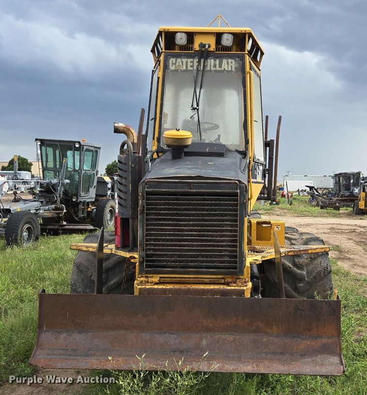 image for item LG9014 2001 Caterpillar 574 forwarder