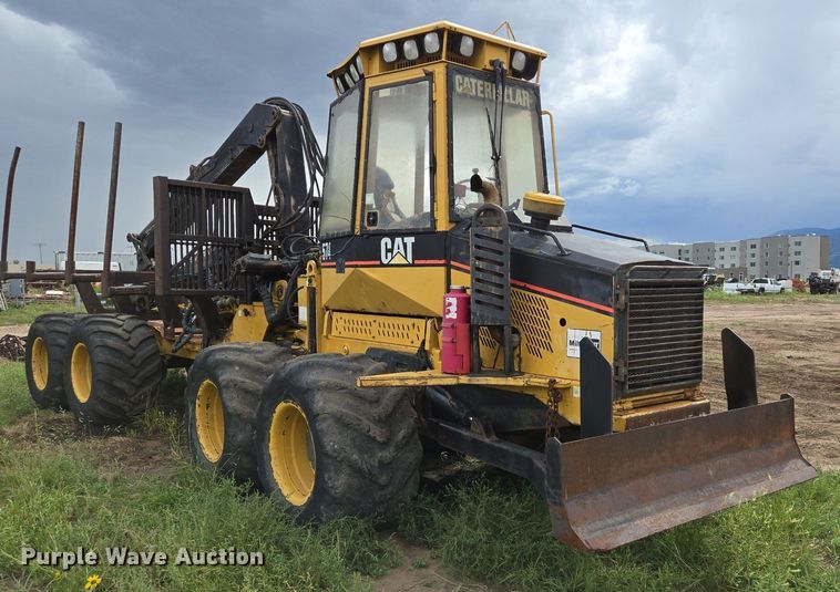 image for item LG9014 2001 Caterpillar 574 forwarder