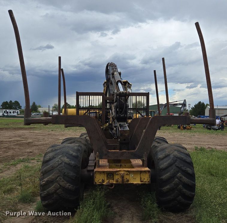 image for item LG9014 2001 Caterpillar 574 forwarder