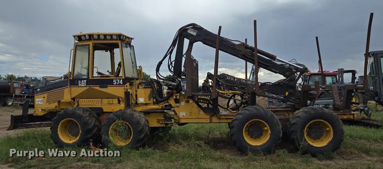 image for item LG9014 2001 Caterpillar 574 forwarder