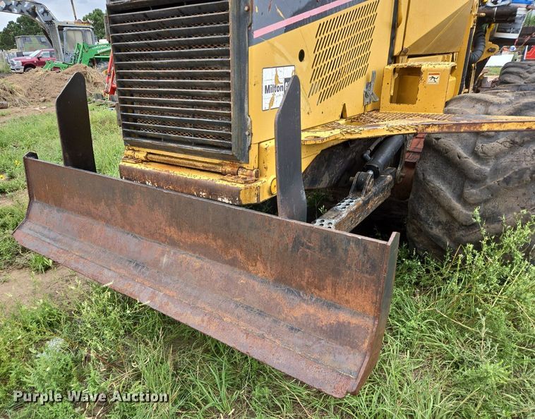 image for item LG9014 2001 Caterpillar 574 forwarder