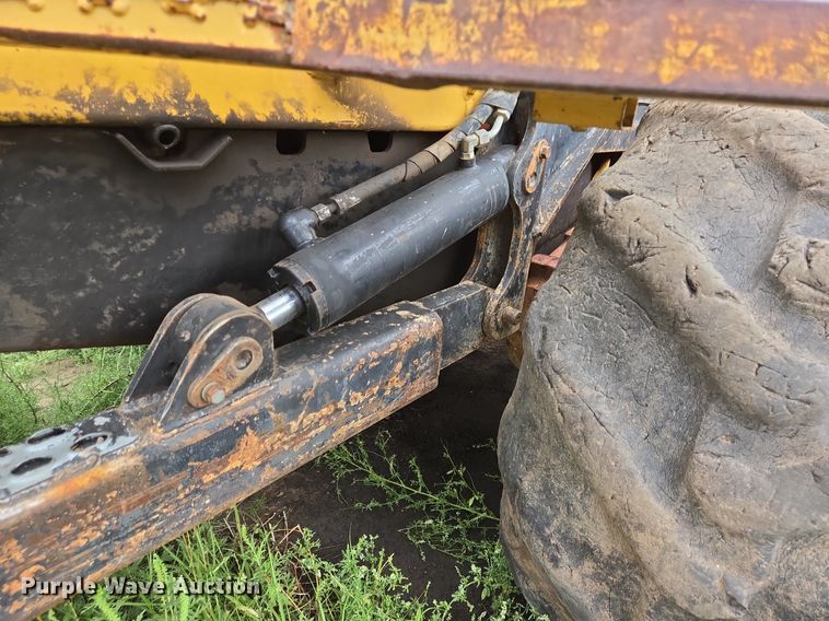 image for item LG9014 2001 Caterpillar 574 forwarder