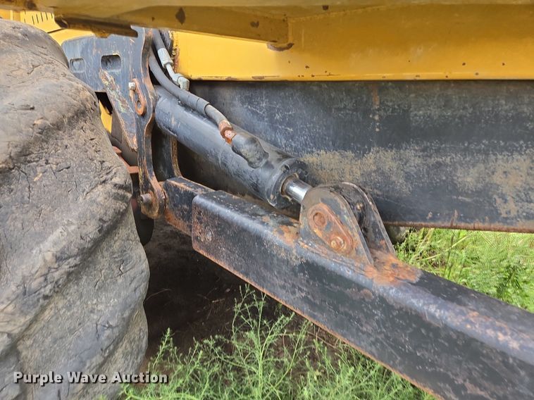 image for item LG9014 2001 Caterpillar 574 forwarder