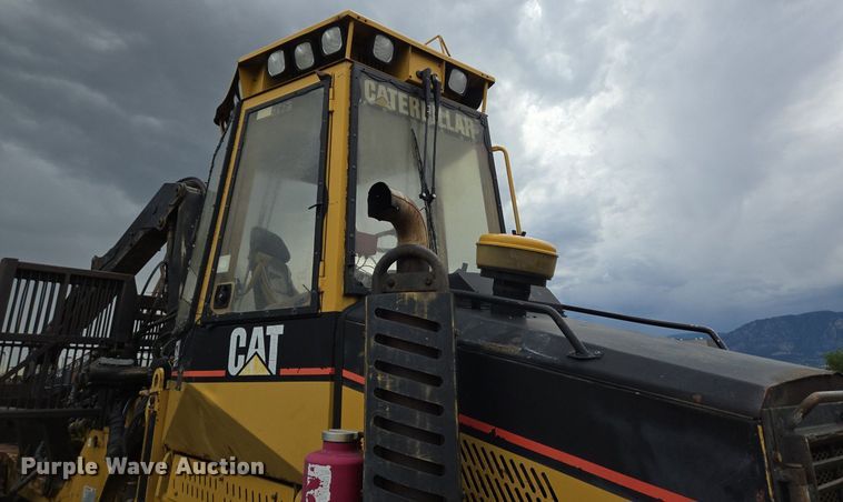 image for item LG9014 2001 Caterpillar 574 forwarder