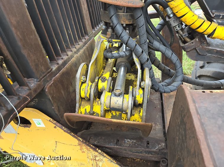 image for item LG9014 2001 Caterpillar 574 forwarder