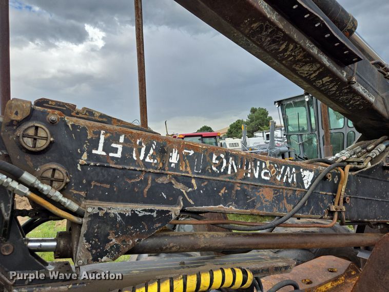 image for item LG9014 2001 Caterpillar 574 forwarder