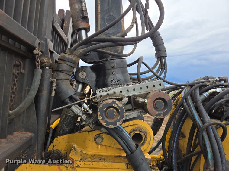 image for item LG9014 2001 Caterpillar 574 forwarder