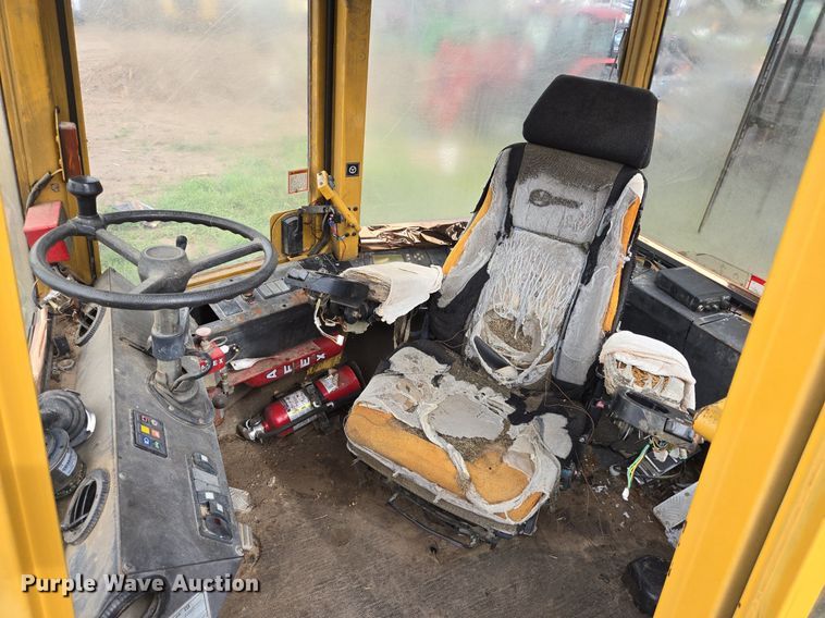 image for item LG9014 2001 Caterpillar 574 forwarder