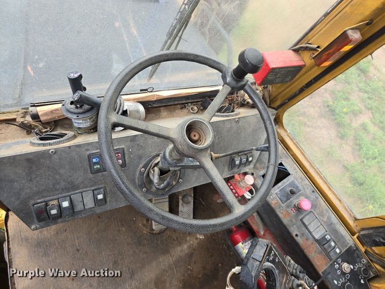 image for item LG9014 2001 Caterpillar 574 forwarder