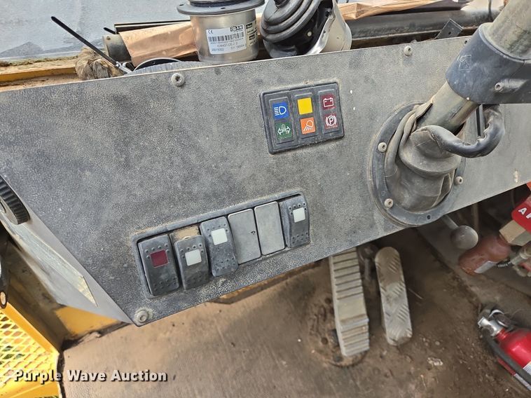 image for item LG9014 2001 Caterpillar 574 forwarder