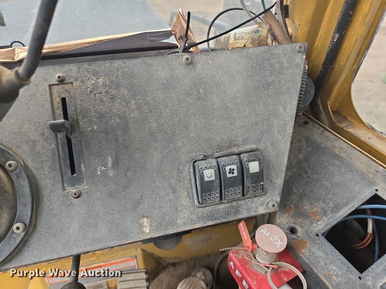 image for item LG9014 2001 Caterpillar 574 forwarder