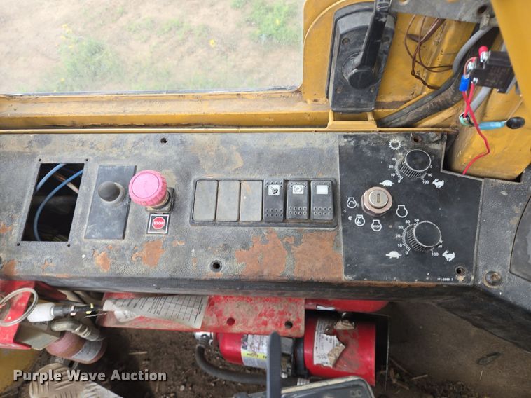 image for item LG9014 2001 Caterpillar 574 forwarder