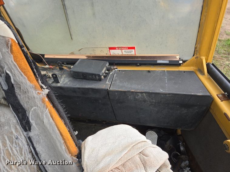 image for item LG9014 2001 Caterpillar 574 forwarder