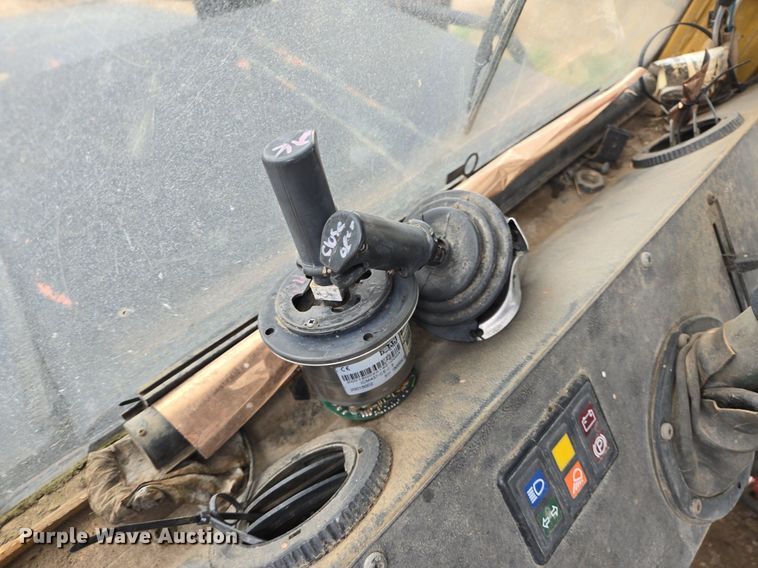 image for item LG9014 2001 Caterpillar 574 forwarder