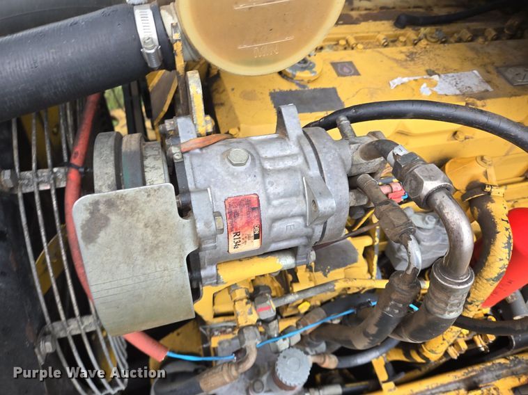 image for item LG9014 2001 Caterpillar 574 forwarder