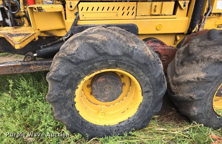 image for item LG9014 2001 Caterpillar 574 forwarder