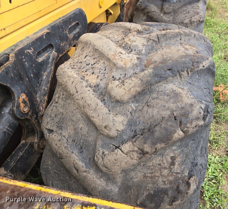 image for item LG9014 2001 Caterpillar 574 forwarder