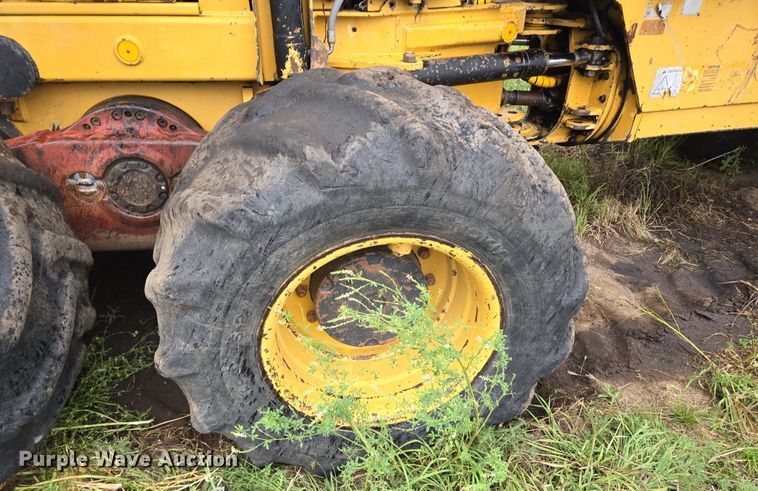 image for item LG9014 2001 Caterpillar 574 forwarder