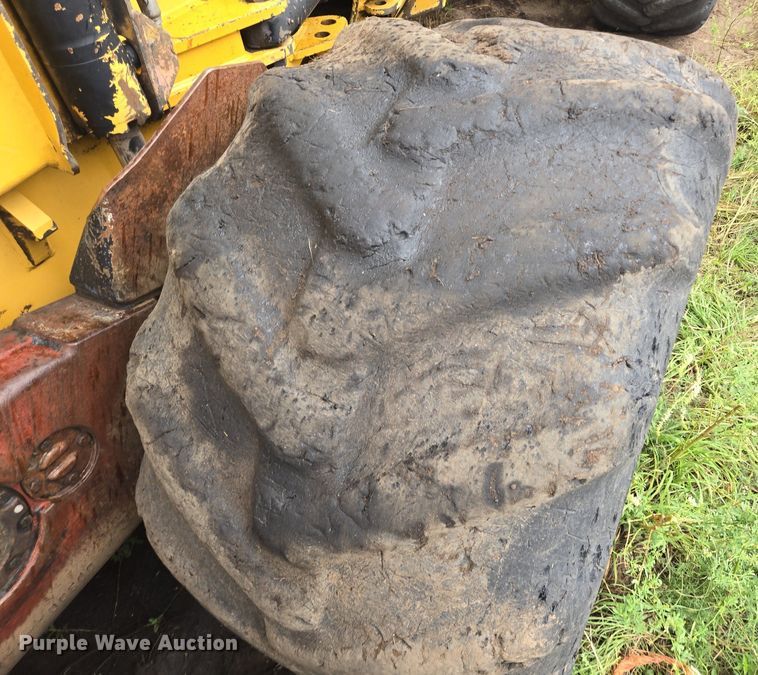 image for item LG9014 2001 Caterpillar 574 forwarder