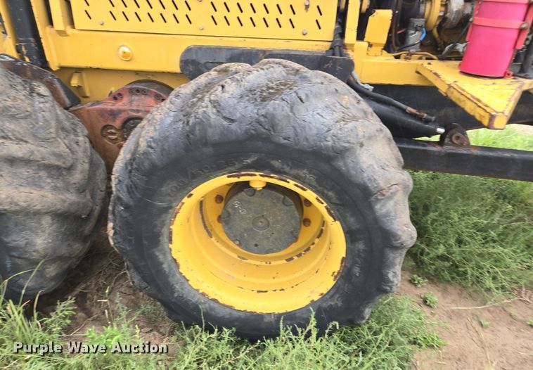 image for item LG9014 2001 Caterpillar 574 forwarder