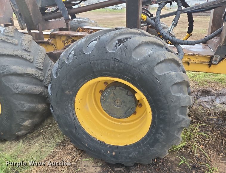 image for item LG9014 2001 Caterpillar 574 forwarder