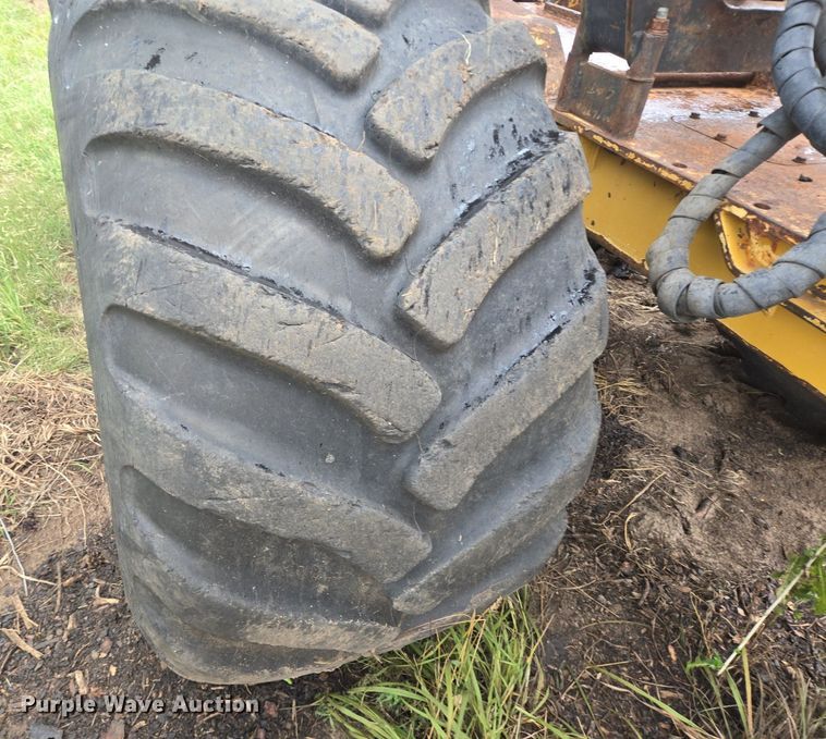 image for item LG9014 2001 Caterpillar 574 forwarder