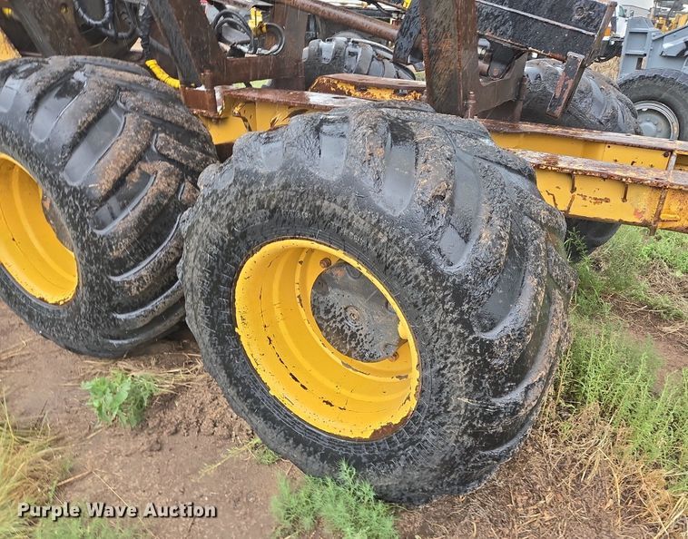 image for item LG9014 2001 Caterpillar 574 forwarder