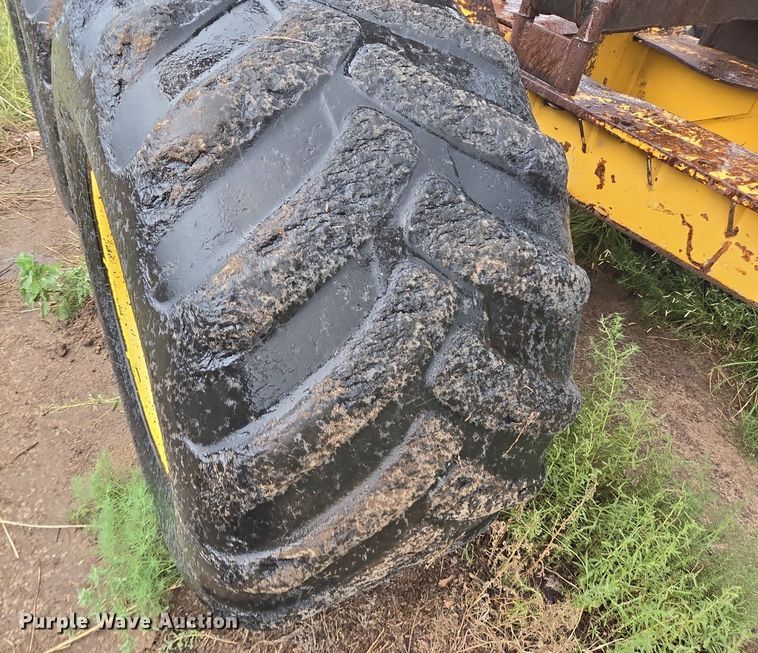 image for item LG9014 2001 Caterpillar 574 forwarder