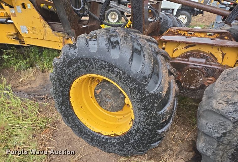 image for item LG9014 2001 Caterpillar 574 forwarder