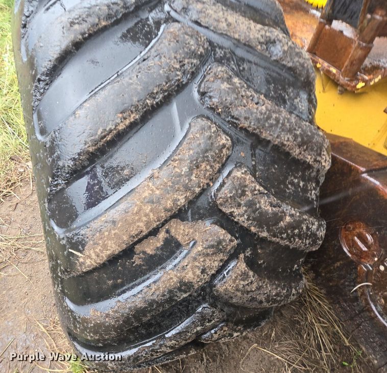 image for item LG9014 2001 Caterpillar 574 forwarder