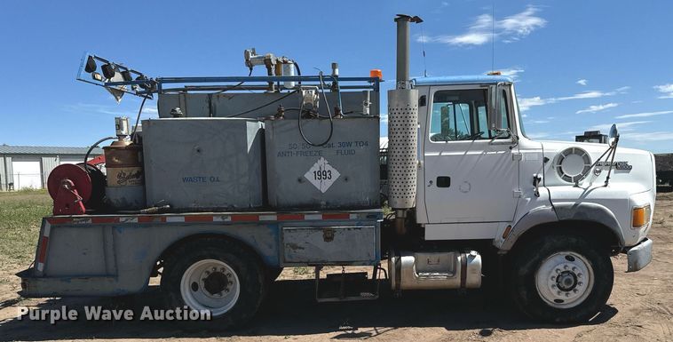 image for item LG9018 1995 Ford Aeromax L9000 fuel / lube truck