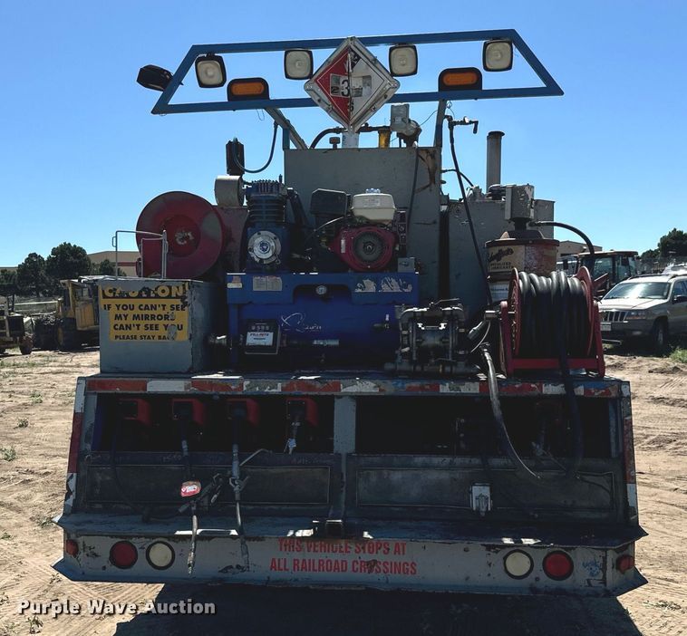 image for item LG9018 1995 Ford Aeromax L9000 fuel / lube truck