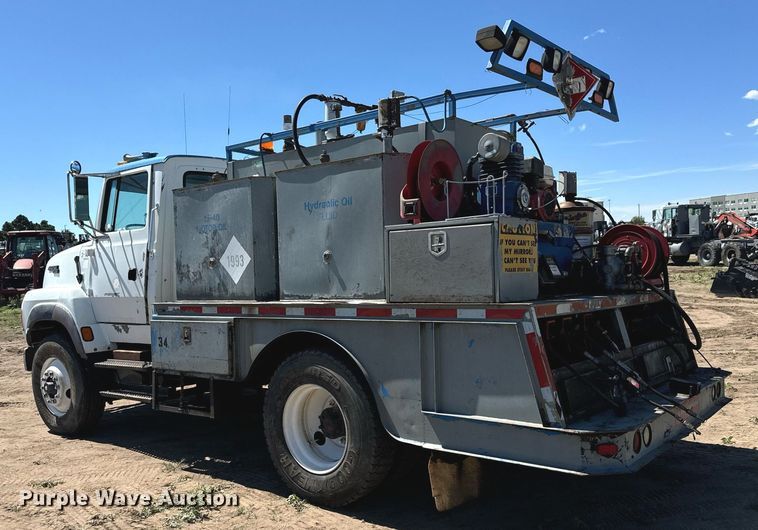 image for item LG9018 1995 Ford Aeromax L9000 fuel / lube truck