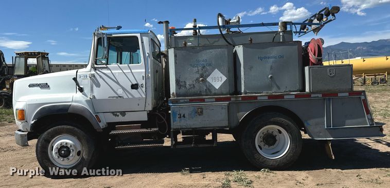 image for item LG9018 1995 Ford Aeromax L9000 fuel / lube truck
