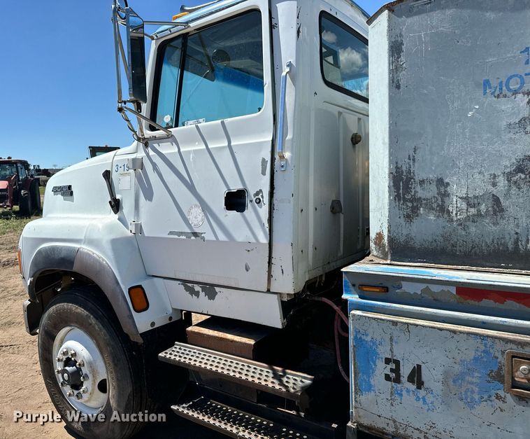 image for item LG9018 1995 Ford Aeromax L9000 fuel / lube truck