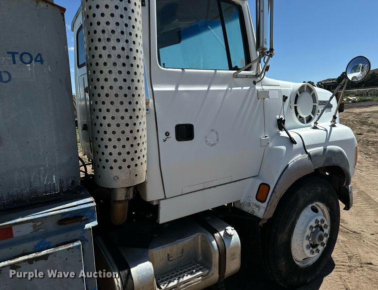 image for item LG9018 1995 Ford Aeromax L9000 fuel / lube truck