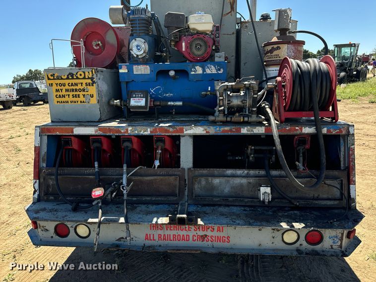 image for item LG9018 1995 Ford Aeromax L9000 fuel / lube truck