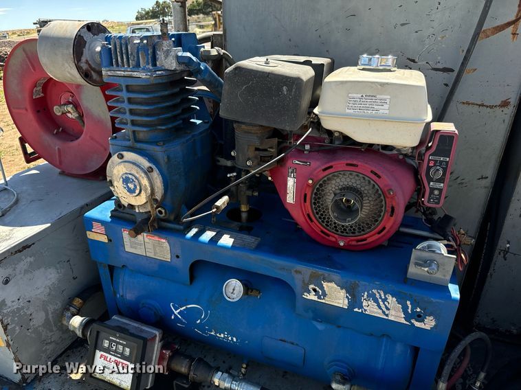 image for item LG9018 1995 Ford Aeromax L9000 fuel / lube truck