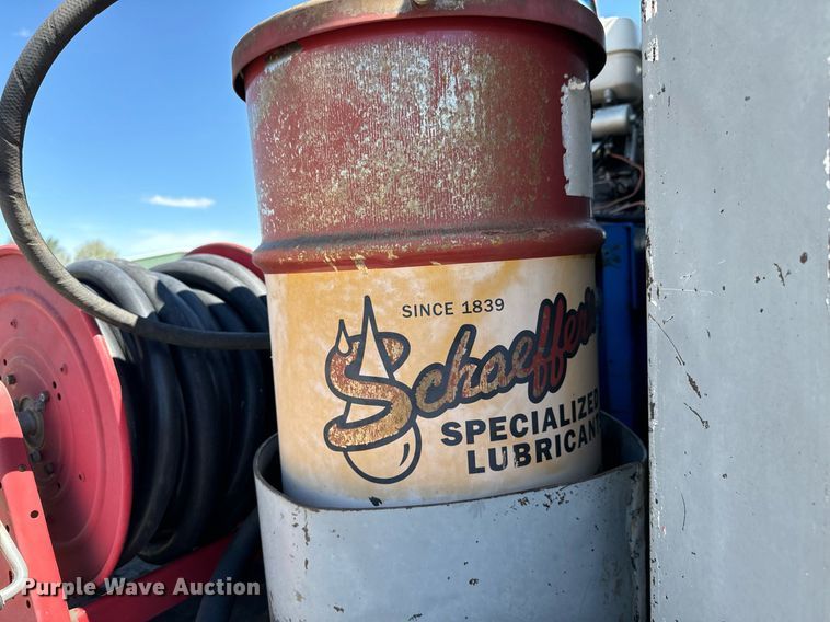 image for item LG9018 1995 Ford Aeromax L9000 fuel / lube truck