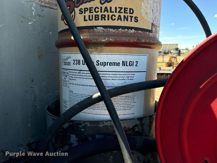 image for item LG9018 1995 Ford Aeromax L9000 fuel / lube truck