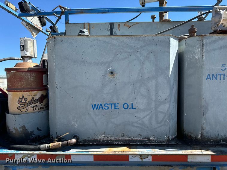 image for item LG9018 1995 Ford Aeromax L9000 fuel / lube truck