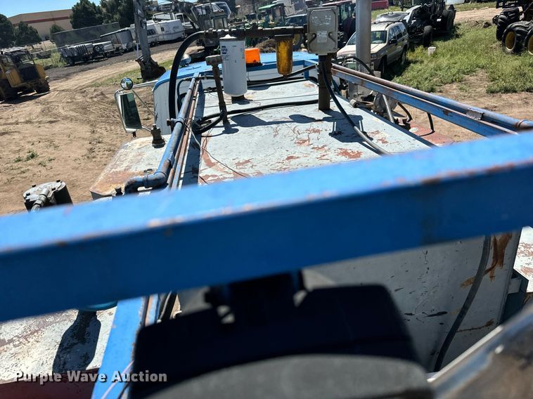 image for item LG9018 1995 Ford Aeromax L9000 fuel / lube truck