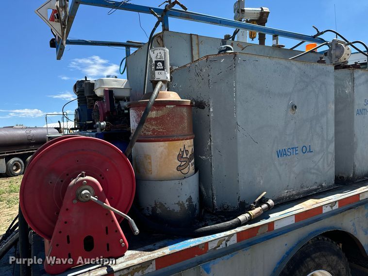 image for item LG9018 1995 Ford Aeromax L9000 fuel / lube truck